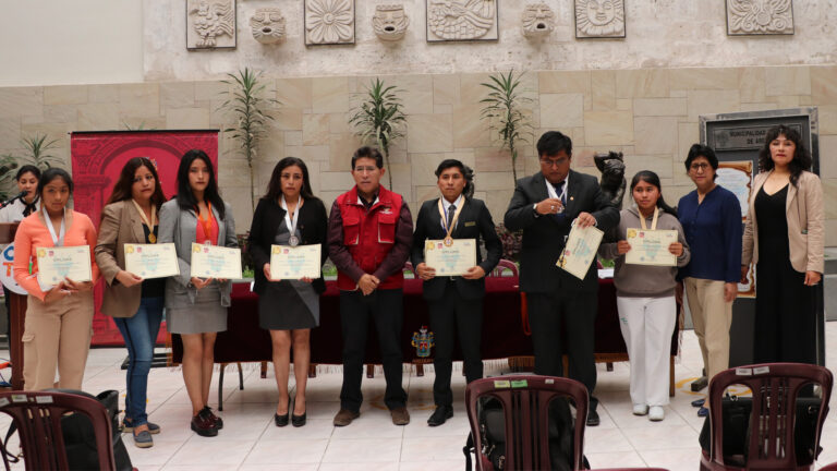 Premiación del Concurso de poesía “Escríbele a Arequipa”